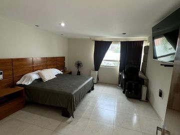 Amplia casa en venta en Hacienda Los Naranjos