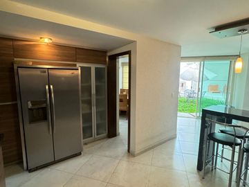 Amplia casa en venta en Hacienda Los Naranjos