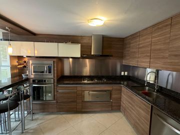 Amplia casa en venta en Hacienda Los Naranjos