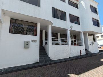 CASA EN VENTA SECTOR CARCELEN ALTO, DENTRO DE CONJUNTO PRIVADO