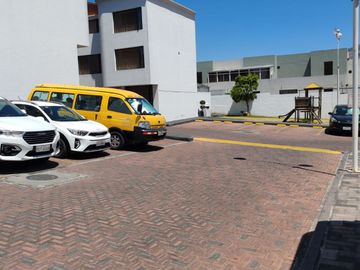CASA EN VENTA SECTOR CARCELEN ALTO, DENTRO DE CONJUNTO PRIVADO