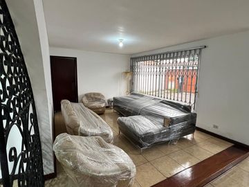 Vendo Hermosa Casa Remodelada - San Borja