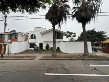 Vendo Hermosa Casa Remodelada - San Borja