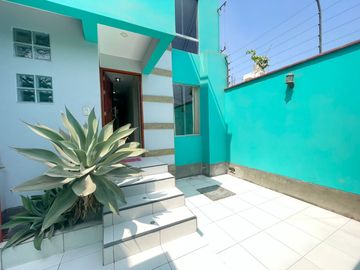 Se Vende Casa Super Amplia Y Moderna En La Molina