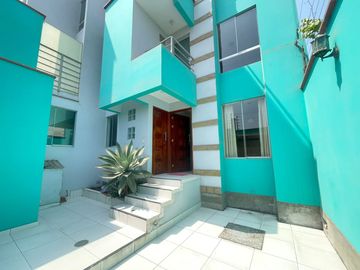 Se Vende Casa Super Amplia Y Moderna En La Molina