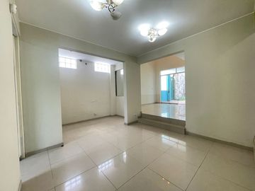 Se Vende Casa Super Amplia Y Moderna En La Molina