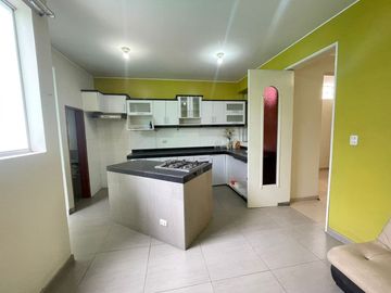 Se Vende Casa Super Amplia Y Moderna En La Molina