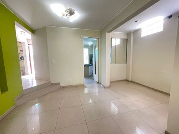 Se Vende Casa Super Amplia Y Moderna En La Molina