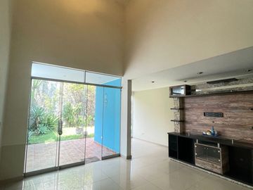 Se Vende Casa Super Amplia Y Moderna En La Molina