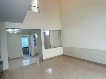 Se Vende Casa Super Amplia Y Moderna En La Molina