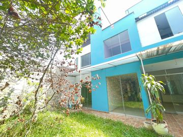Se Vende Casa Super Amplia Y Moderna En La Molina
