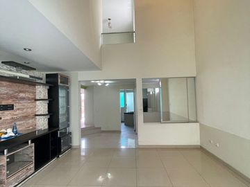 Se Vende Casa Super Amplia Y Moderna En La Molina