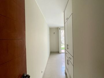Se Vende Casa Super Amplia Y Moderna En La Molina