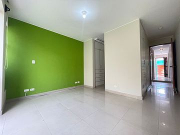 Se Vende Casa Super Amplia Y Moderna En La Molina