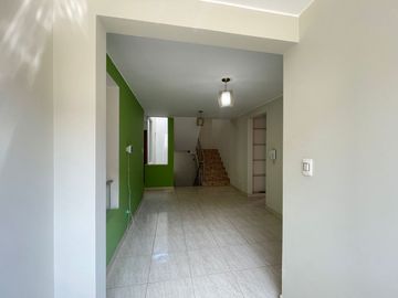 Se Vende Casa Super Amplia Y Moderna En La Molina