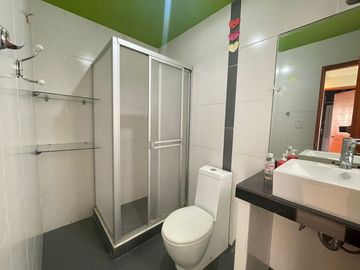 Se Vende Casa Super Amplia Y Moderna En La Molina