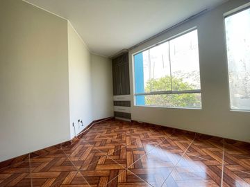 Se Vende Casa Super Amplia Y Moderna En La Molina