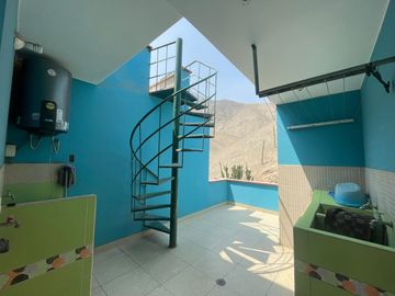 Se Vende Casa Super Amplia Y Moderna En La Molina