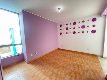 Se Vende Casa Super Amplia Y Moderna En La Molina
