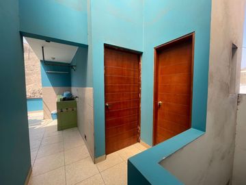 Se Vende Casa Super Amplia Y Moderna En La Molina