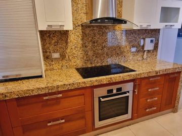 En venta  hermoso departamento  en 1er piso frente a Parque en Urb. Valle Hermoso - Surco