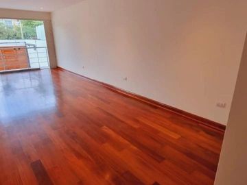 En venta  hermoso departamento  en 1er piso frente a Parque en Urb. Valle Hermoso - Surco