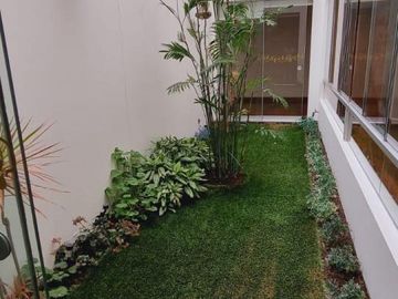 En venta  hermoso departamento  en 1er piso frente a Parque en Urb. Valle Hermoso - Surco
