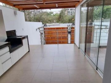 En venta  hermoso departamento  en 1er piso frente a Parque en Urb. Valle Hermoso - Surco