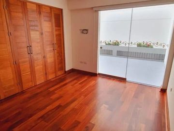 En venta  hermoso departamento  en 1er piso frente a Parque en Urb. Valle Hermoso - Surco