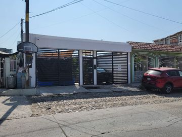 CASA EN VENTA - COLONIA CAMPESTRE MURUA