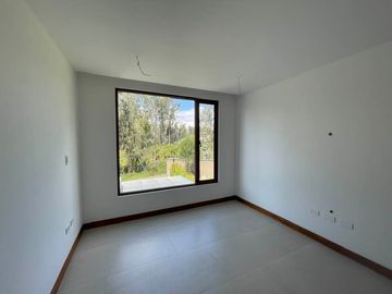 Vendo Casa Cumbaya - Sector Lumbisi - Home Realtors By Monica Miranda