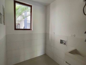 Vendo Casa Cumbaya - Sector Lumbisi - Home Realtors By Monica Miranda