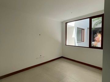 Vendo Casa Cumbaya - Sector Lumbisi - Home Realtors By Monica Miranda