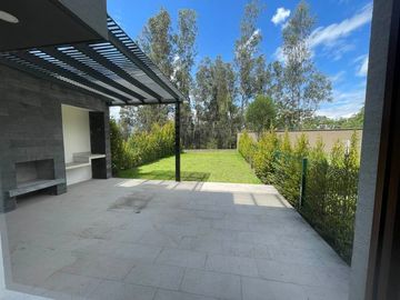 Vendo Casa Cumbaya - Sector Lumbisi - Home Realtors By Monica Miranda