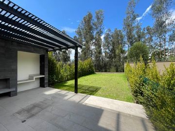 Vendo Casa Cumbaya - Sector Lumbisi - Home Realtors By Monica Miranda