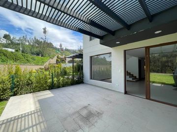 Vendo Casa Cumbaya - Sector Lumbisi - Home Realtors By Monica Miranda