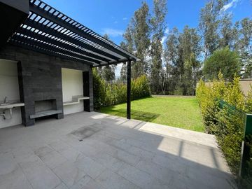 Vendo Casa Cumbaya - Sector Lumbisi - Home Realtors By Monica Miranda