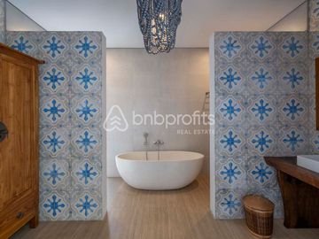 Sayan Enchantment 2-Bedroom Villa with Freehold Title