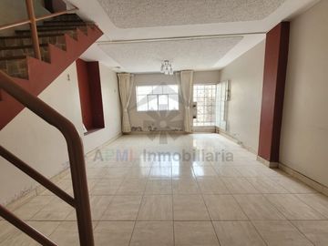 REMATE DE CASA EN EL CENTRO DE CHICLAYO