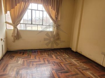 REMATE DE CASA EN EL CENTRO DE CHICLAYO