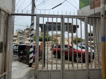 REMATE DE CASA EN EL CENTRO DE CHICLAYO