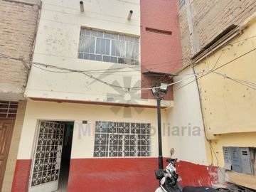 REMATE DE CASA EN EL CENTRO DE CHICLAYO