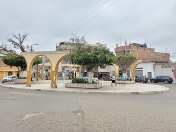 REMATE DE CASA EN EL CENTRO DE CHICLAYO