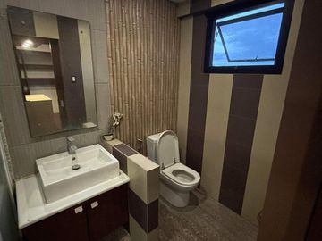 3-STOREY HOUSE WITH MINI POND FOR SALE LOCATED AT SAN FERNANDO CITY NEAR VISTA MALL, PAMPANGA