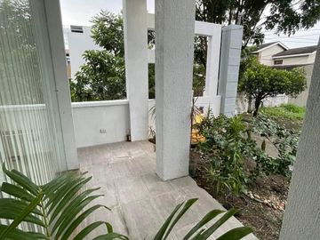 3-STOREY HOUSE WITH MINI POND FOR SALE LOCATED AT SAN FERNANDO CITY NEAR VISTA MALL, PAMPANGA