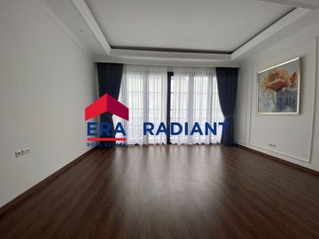 Rumah Hoek Baru Modern Classic di Kebayoran View, Akses Mudah ke Segala Fasilitas Bintaro Jaya