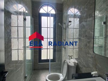 Rumah Hoek Baru Modern Classic di Kebayoran View, Akses Mudah ke Segala Fasilitas Bintaro Jaya