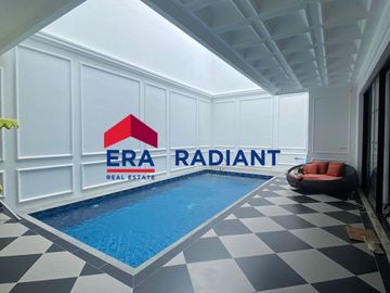 Rumah Hoek Baru Modern Classic di Kebayoran View, Akses Mudah ke Segala Fasilitas Bintaro Jaya