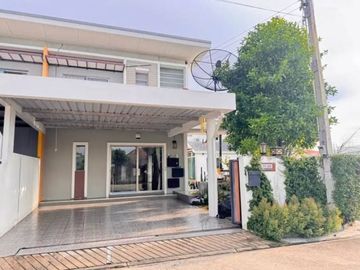 For sale: 2-storey twin house, Life Garden Home project (Rong Po), Bang Lamung, Chonburi