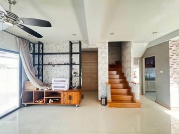 For sale: 2-storey twin house, Life Garden Home project (Rong Po), Bang Lamung, Chonburi